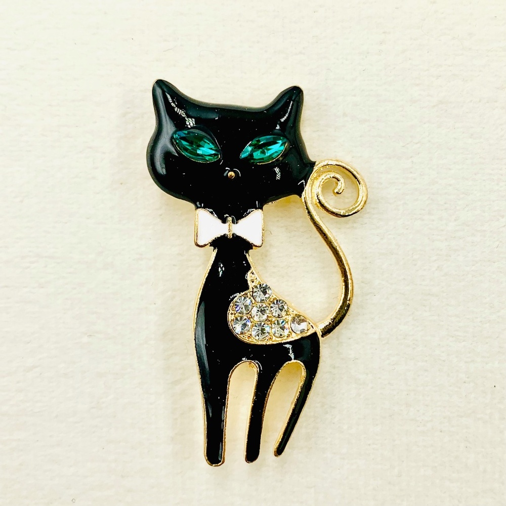 Brooch Black enamel sleek cat/sparkly green eyes sleek white bow witchy/goth pin